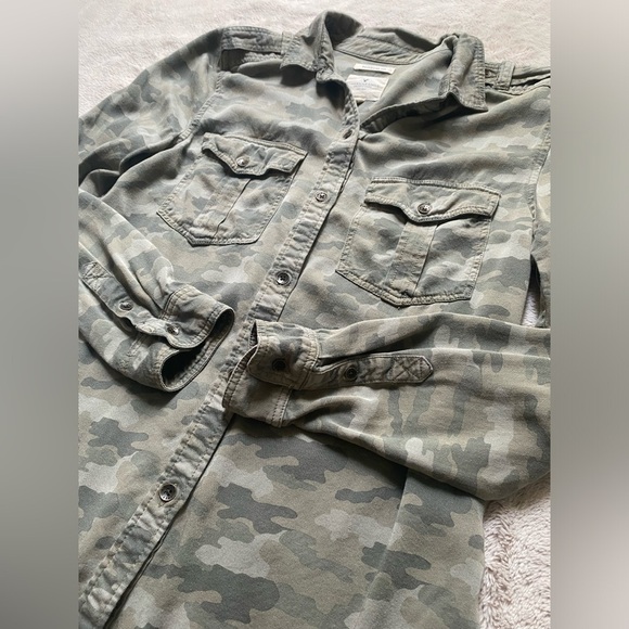 American Eagle Boyfriend Fit Camo Shirt - Picture 1 of 7